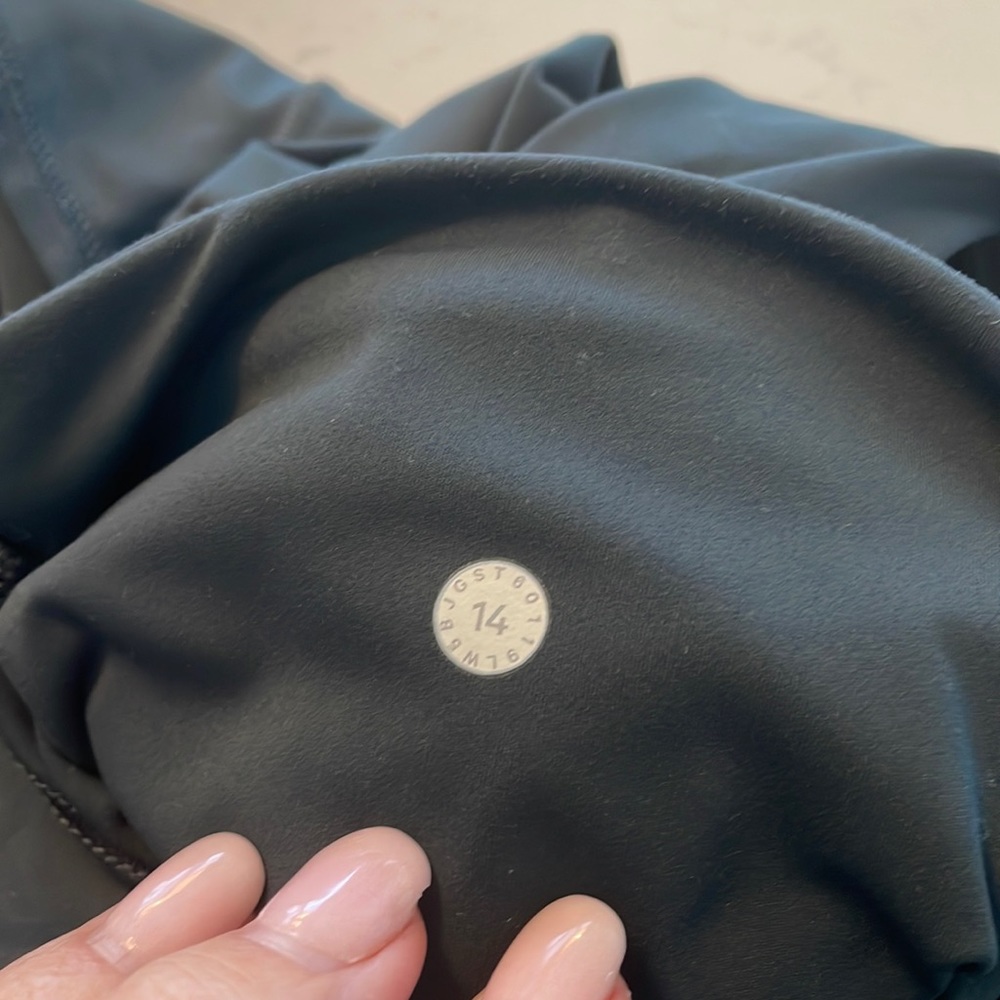Lululemon leggings size 14 gray with pockets